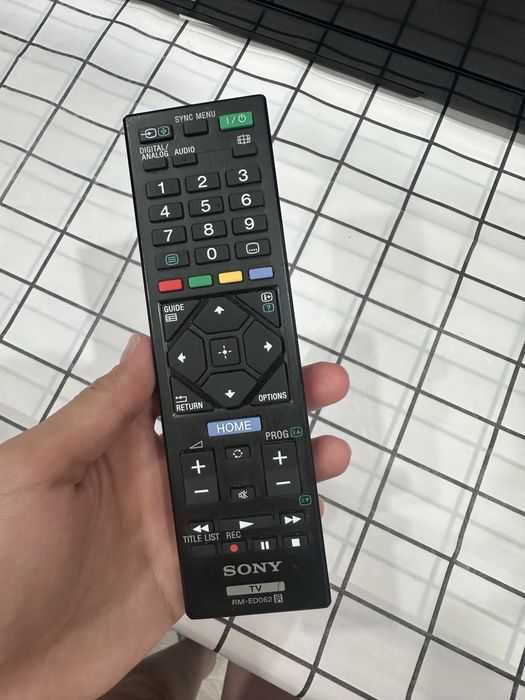 Sony Bravia с кранштейном, в отличном состоянии