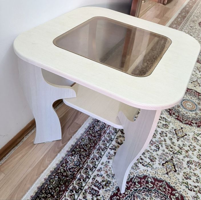 Стол новый для кухни