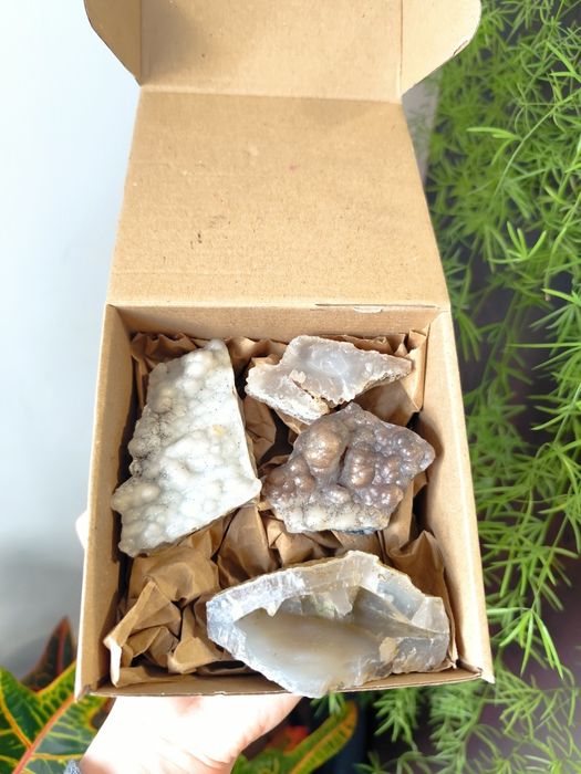 Кутии с минерали