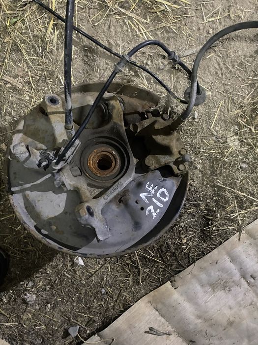 Цапфа на мерс 210 лупарик w210.