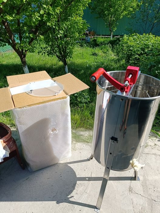 Продаю медогонку трехрамочную