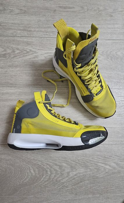 Продаются кроссовки