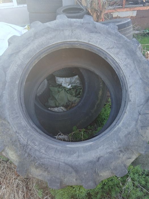 Гума за багер задна