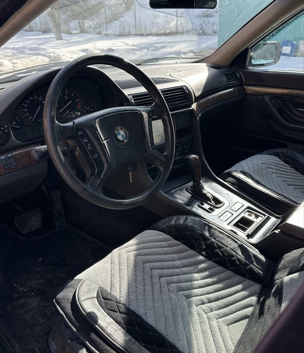 Продаю бмв е38 срочно