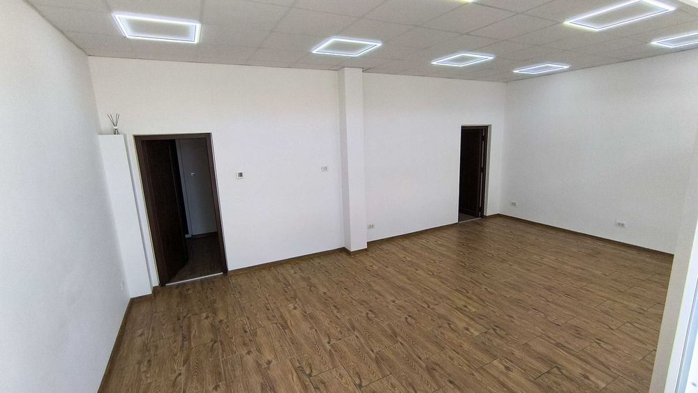 Spațiu comercial 115 m² – Simnicu de Sus, 380V, grupuri sanitare, încălzire pe peleți, locuri de parcare – Ideal pentru producție/depozitare/showroom!