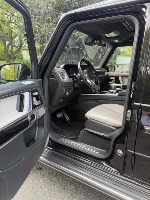 Inchiriere premium Mercedes G63