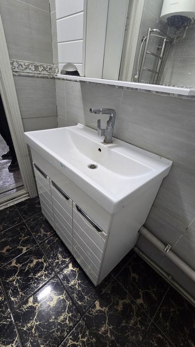 Раковина с зеркалом