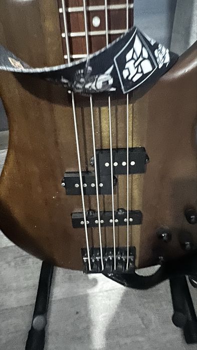 продам бас гитару Ibanez