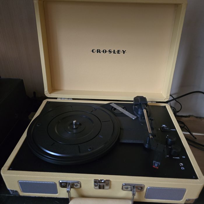 Crosley Cruiser Plus CR8005F-FW