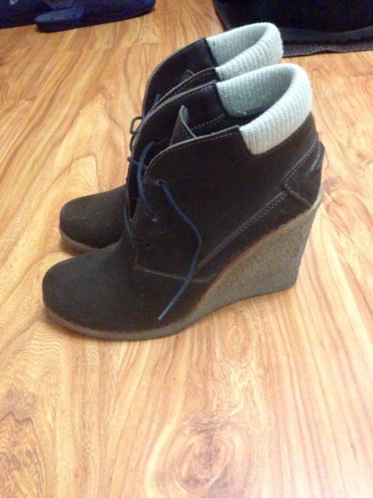 Продам замшевые ботинки