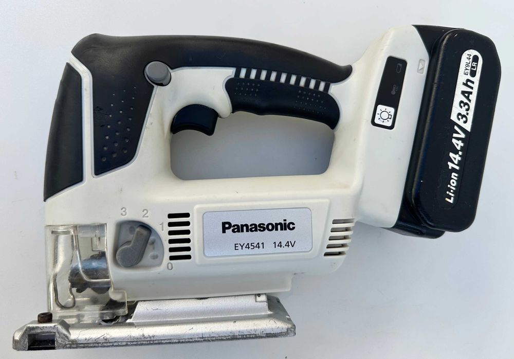 Panasonic 14.4V - Акумулаторен сет зеге, винтоверт и фенер