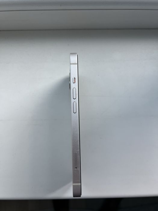 Продам Iphone 13