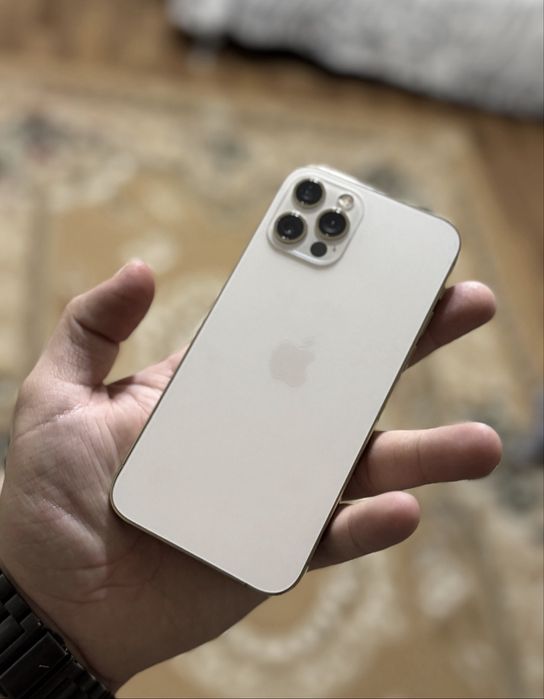 Айфон 12 про.