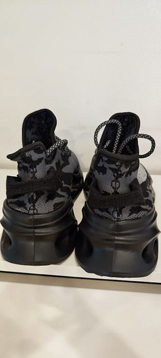 Vând pantofi sport bărbați