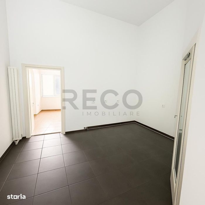 RECO Apartament ultracentral, loc de parcare privat inclus plus boxa — fotografia 3