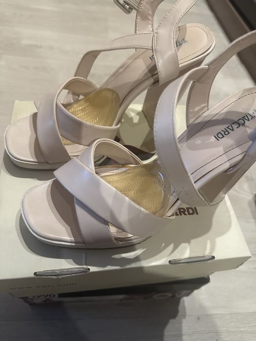 Продам босоножки размер 38-39