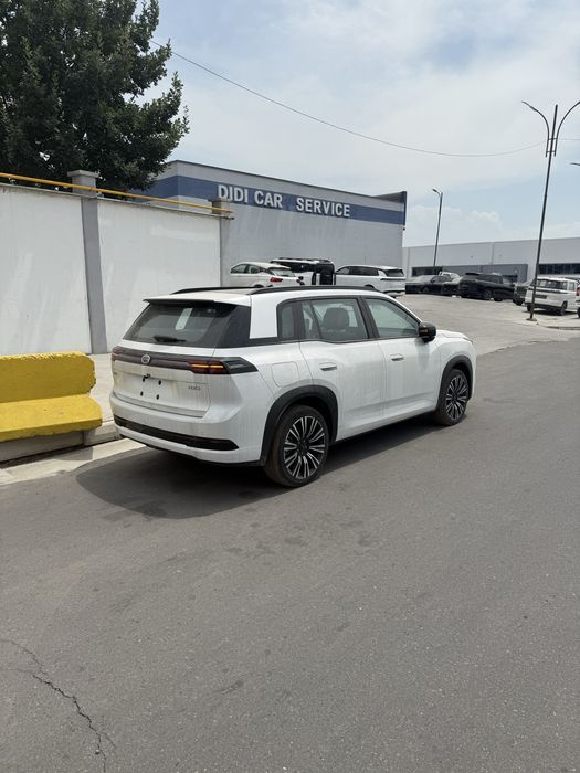 Gac Aion i60 Hybrid 2026-Yil R19 diska Oq rang kuzov qora bejeviy salo