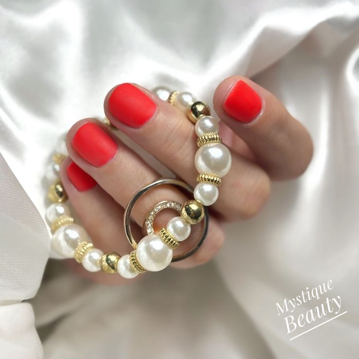 Manichiura si Pedichiura! Mystique Beauty OFERTA