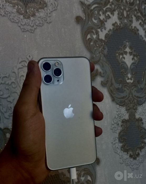 IPHONE 11 pro ideal sostayani da oladigan la telefon qilsin iltimls!!!