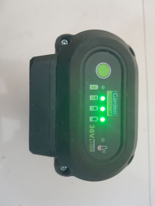 baterie Husqvarma și Garden36v/2,1A,/5A excelentă