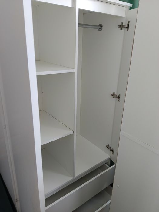 Продам распашной шкаф