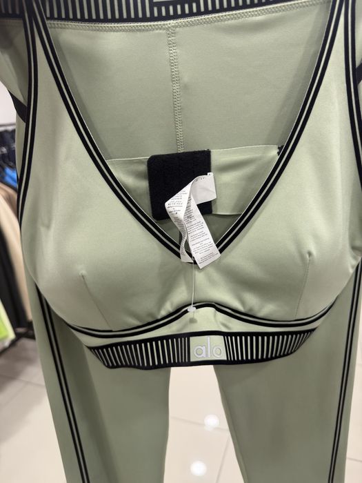 Set Alo Yoga Bustiera si Colant