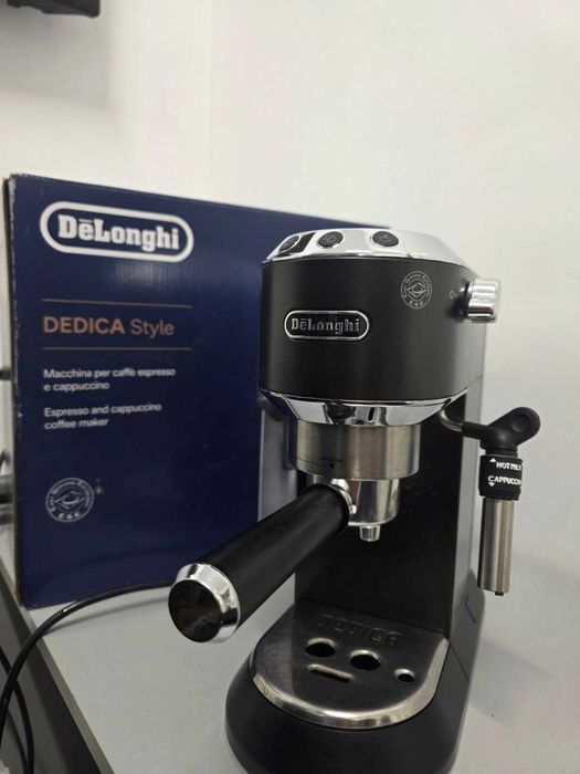 Кафемашина DeLonghi Dedica