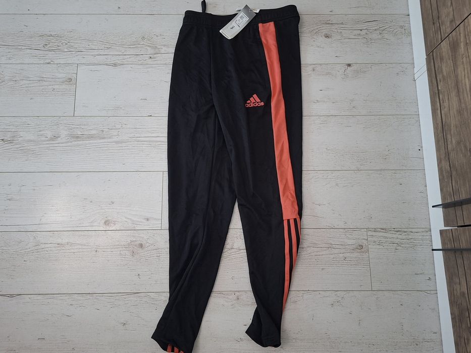 Adidas-Ориг. Долнище Ново!!!