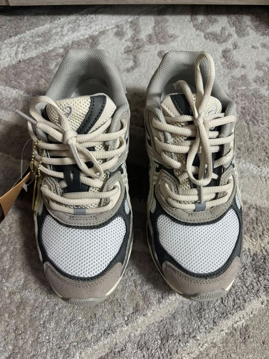 Кроссовки новые Asics