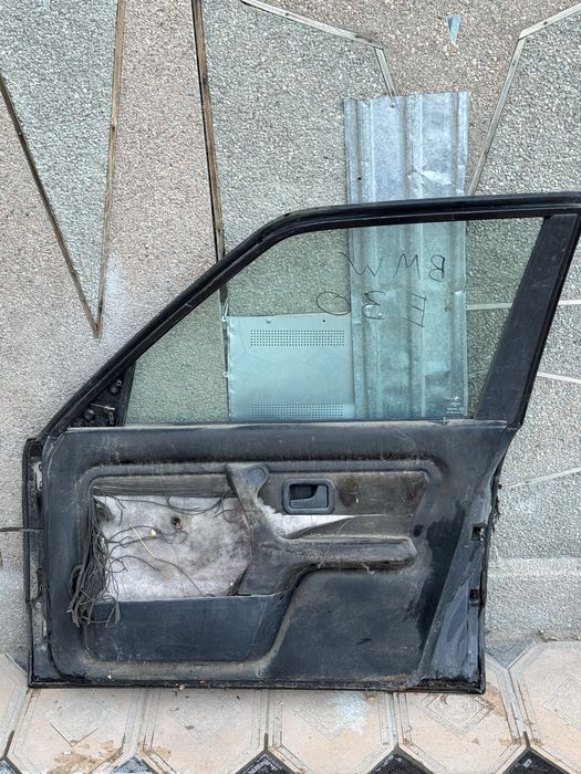 BMW E30 правая передняя дверь