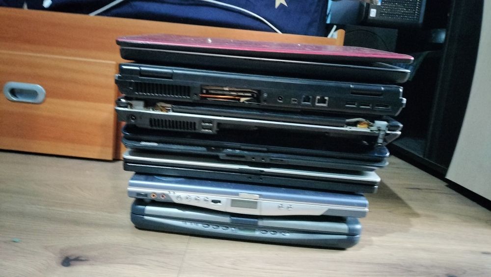 vind lot leptopuri 7 buc