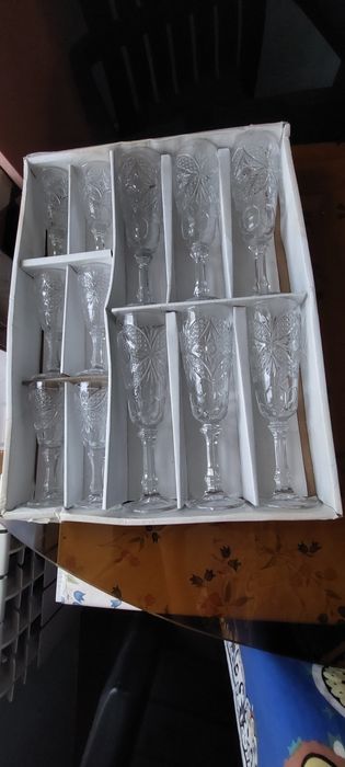 Продам  хрустальные фужеры.