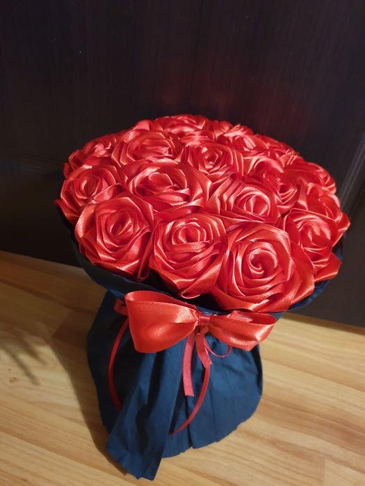 Buchet trandafiri satin