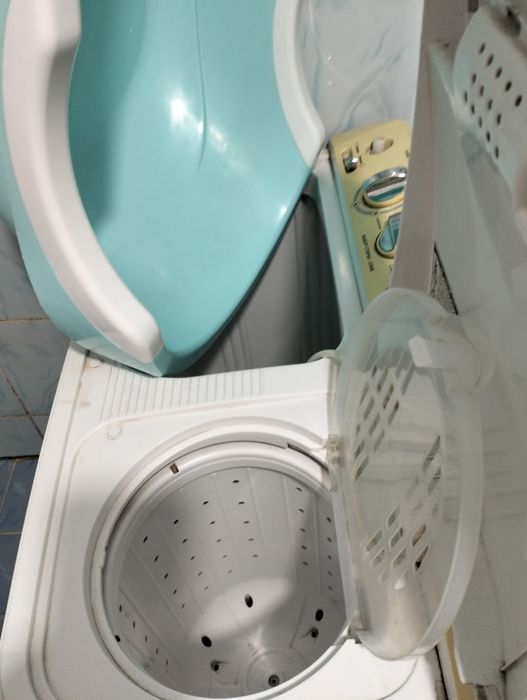 Продается машинка полуавтомат все работает отличном состояни