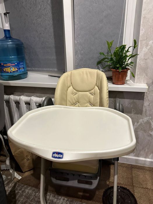 Продам стульчик для кормления Chicco