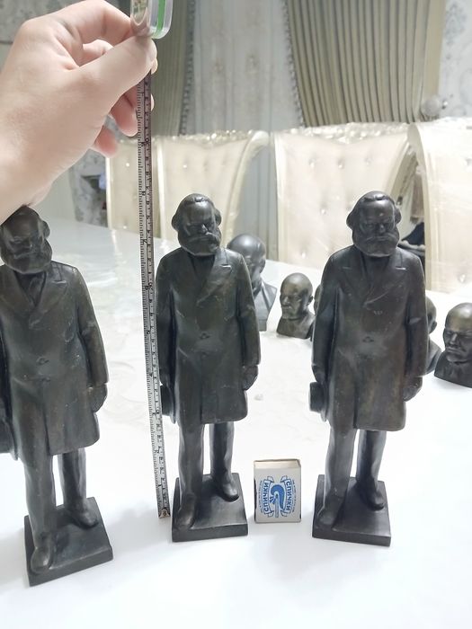 Металический бронзвий Бюст Карил макс