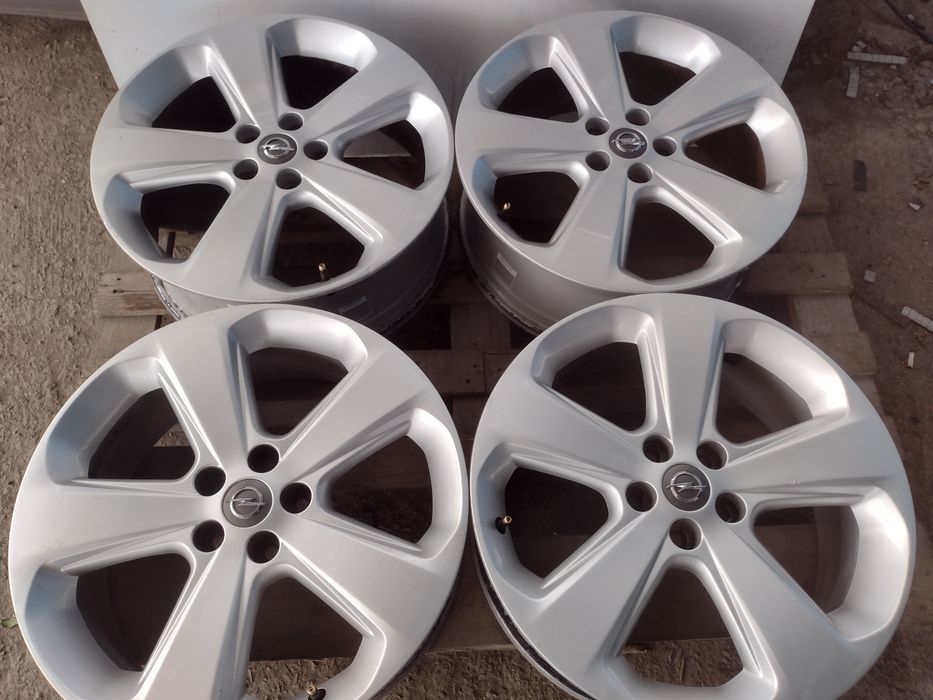 Перфектни 18-5х105 ЕТ38 7j  Opel Mokka