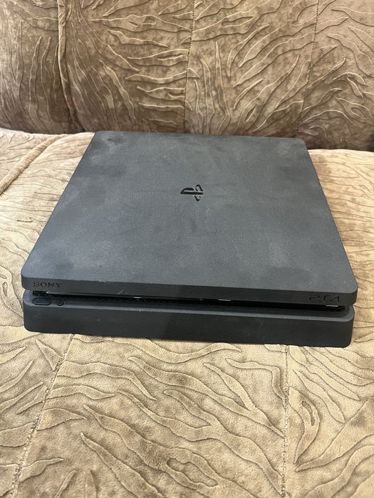 Продавам като нов Ps4