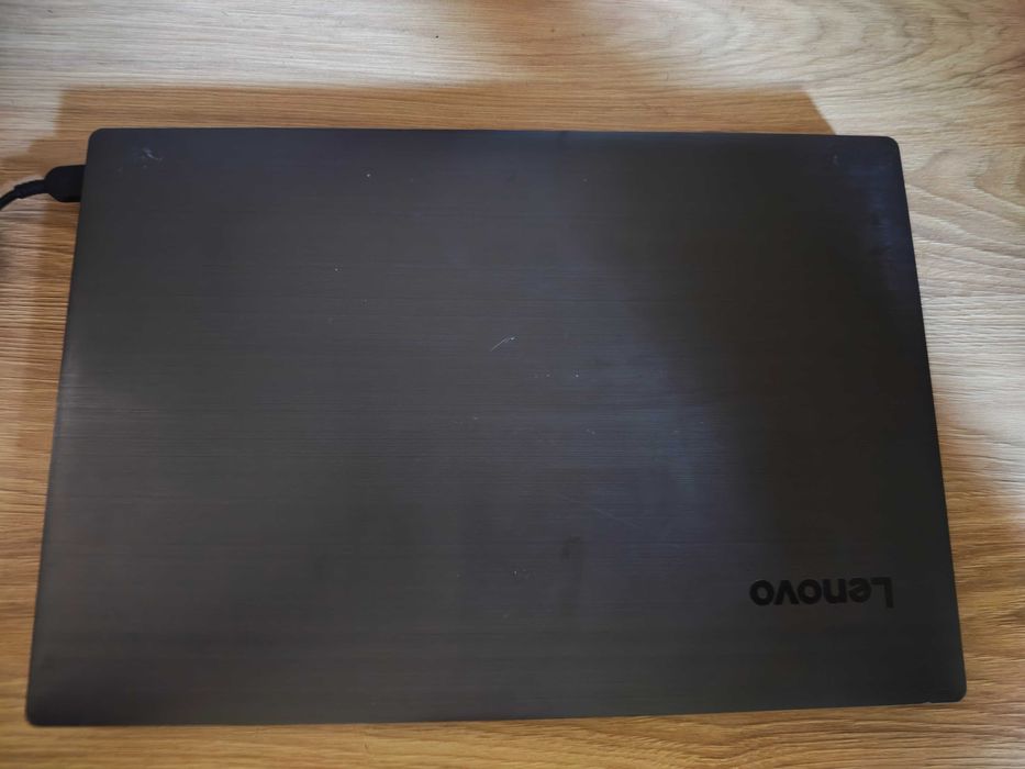 Продавам лаптоп Lenovo v330