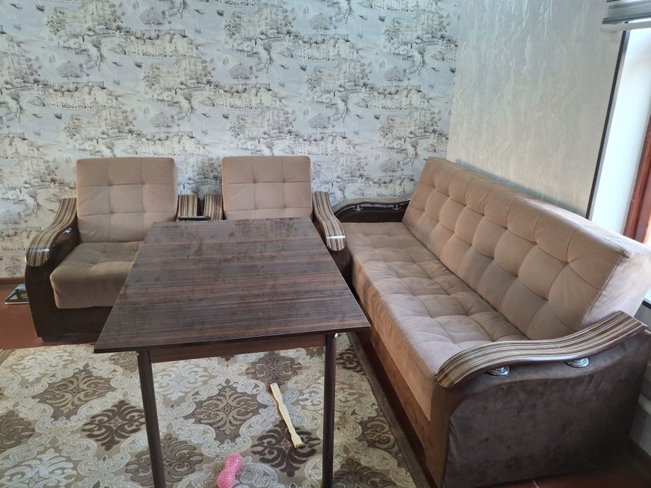 Продаётся два кресло диван и стол  б/у