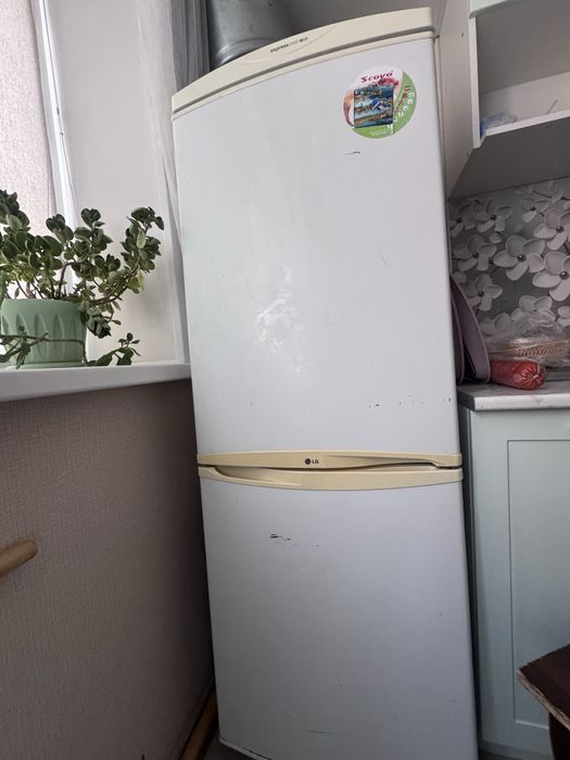 Продам холодильник