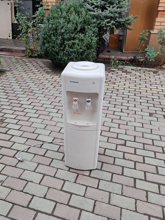 Кулер для воды almacom 3шт есть