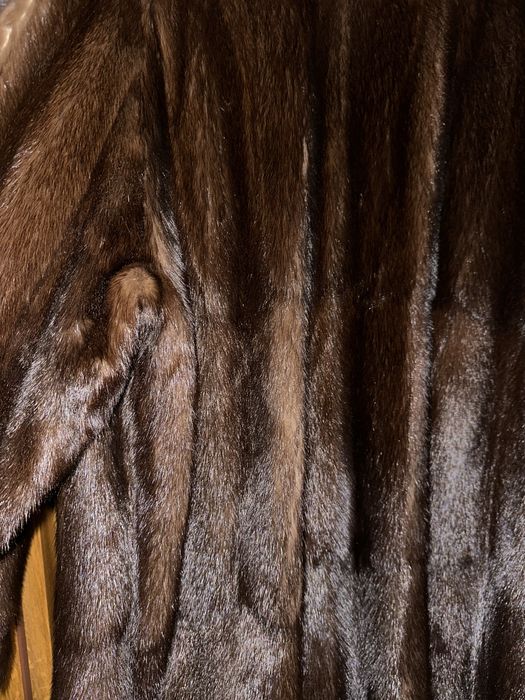 Vând haină din blană naturală de nurcă - vizon