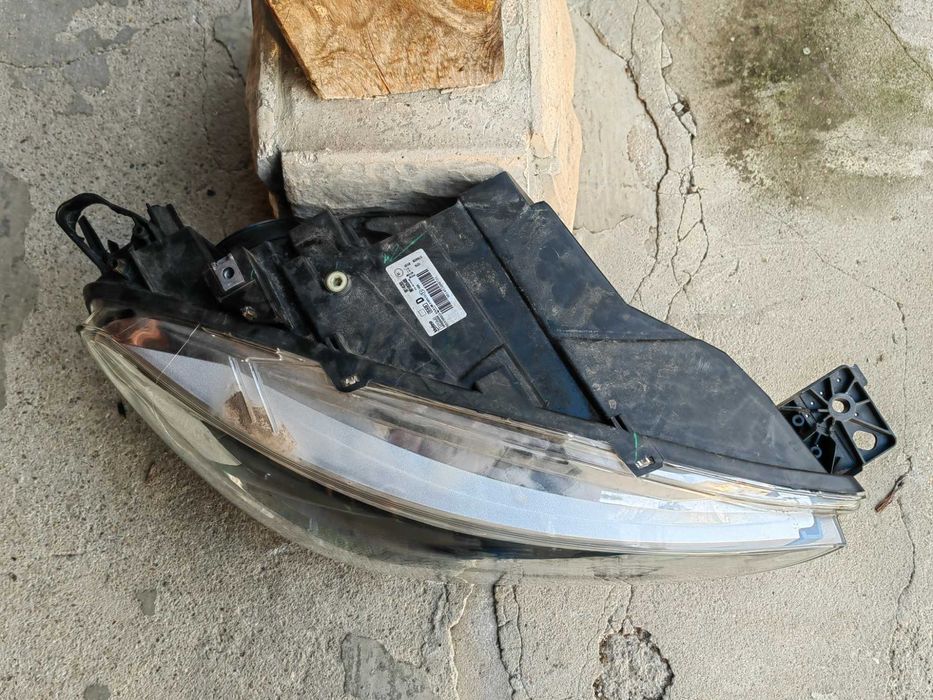 Фар Opel Combo E десен/Фар Опел Комбо Е Оригинален
