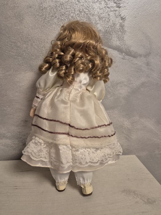 Продавам порцеланови кукли