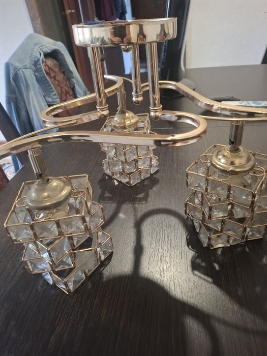 Продам люстры ...