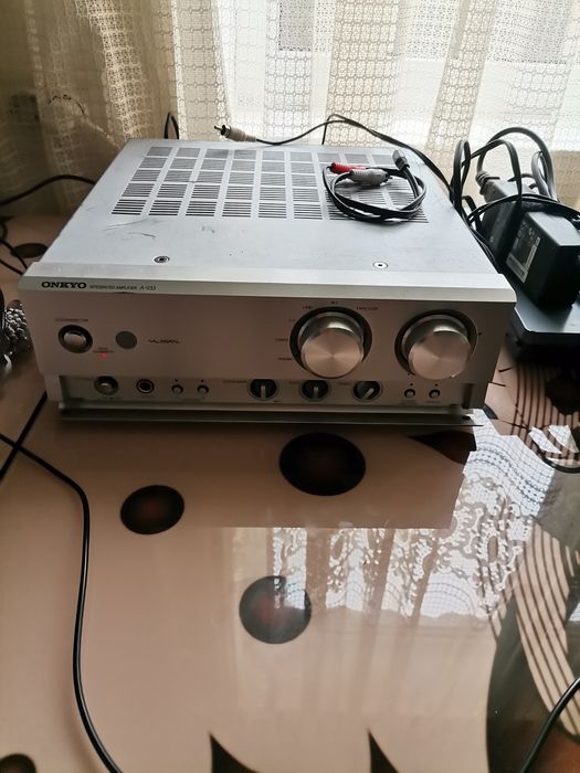 Vând amplificator ONKYO A-933