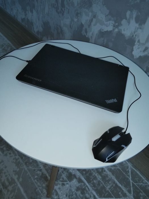 Продаю lenovo think pad на windows 11 в хорошем состоянии