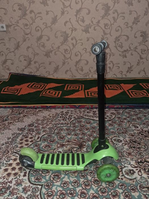 Самокат зельоный