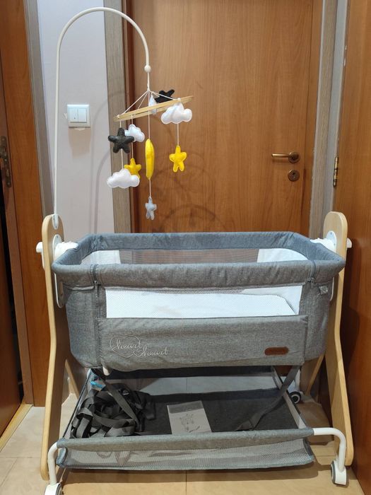 Бебешко креватче-люлка next to me